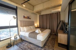 Sunset Views - King Bed - Workspace - Sandton - Johannesburg - 3