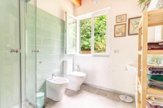 8 beds- surrounded by greenery with parking - 3