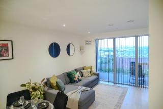 Luxe 2 Bed Flat - Gallions Reach - 2