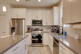 Community Perks Executive Chandler Townhome - Chandler - 2