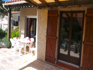 Villa in Le Boulou with Scenic Hilltop Views - 4