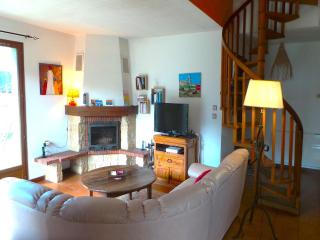 Villa in Le Boulou with Scenic Hilltop Views - 2