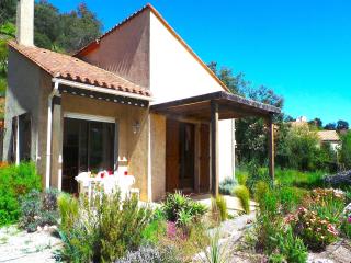 Villa in Le Boulou with Scenic Hilltop Views - 0