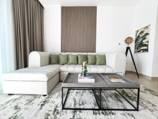 Luxury Retreat 1BDR Apartment in Yas Island Premium Location with Pool and Gym - 9