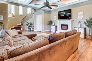 1 Mi to Vackar Stadium Roomy Retreat with Pool - Edinburg - 5