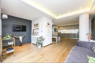 Spacious, Canal-Side, 3bed flat - 9