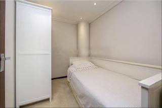 Spacious, Canal-Side, 3bed flat - 5