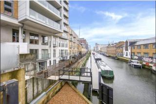 Spacious, Canal-Side, 3bed flat - 1