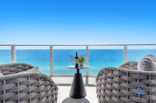Beachfront Balcony Apartment Amenities - 6