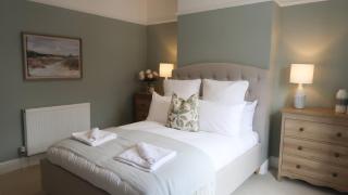 Luxury living outside the city walls - sleeps six! - 8