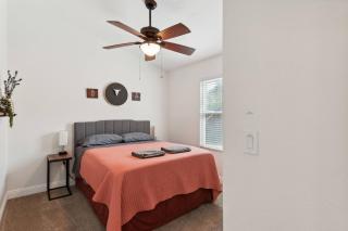 Cozy 3BD Retreat Glendale w RV Parking - Glendale - 3