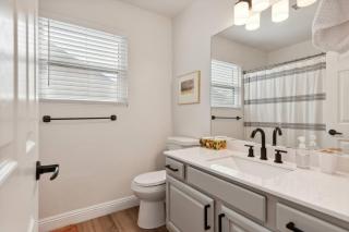 Cozy 3BD Retreat Glendale w RV Parking - Glendale - 2