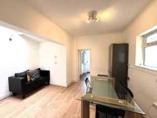 4 Bedroom House Close to Forest Gate Station - Londra - 2