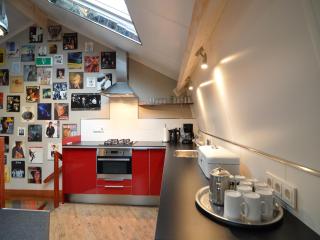Home with Vinyls, Bikes and Waterways - Mantgum - 8