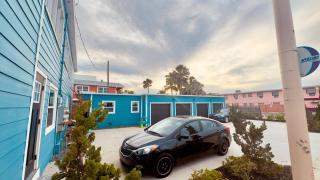 Blue Wave Retreat on beach Strip - 9