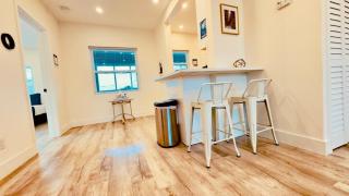 Blue Wave Retreat on beach Strip - 4