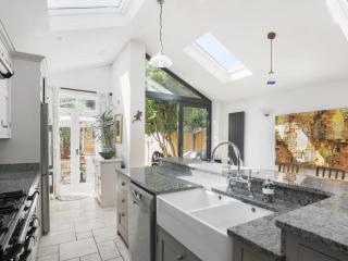 Family Home - Whitton Green Oasis Pass The Keys - 4