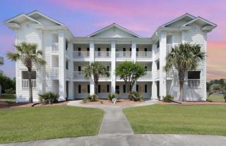 Stylish Stay-Golf & Water Views - 8