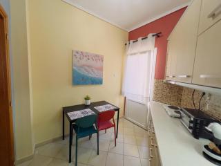 Tobacco Warehouse Apartment - City Center Gem - 7