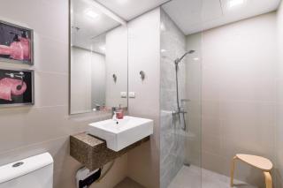 Bayside Luxury Condo-175 sqm Modern 3BR with Spectacular Manila Bay Views, Near Airport & Resorts - Manila - 9
