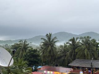 Hilltop nest cozy room with hills and forest view - Canacona - 6