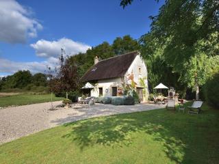 Holiday Home in Le Châtelet with Pool - 0