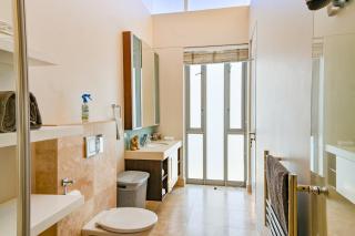 GND Properties Luxury Holiday Home - Summerstrand - 8
