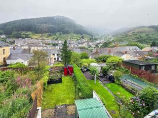 Tree Tops by StayStaycations - Glyncorrwg - 2