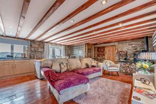 Bwlch Farm Barn - Port Talbot - 0
