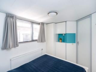 Chalet in Goedereede near North Sea Beach - 2