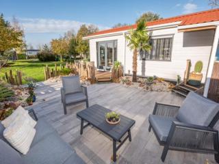 Chalet in Goedereede near North Sea Beach - 8