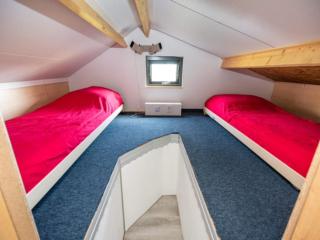 Chalet in Goedereede near North Sea Beach - 1