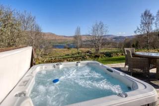 Oak Cottage and Hot Tub, Loch Tay - 0