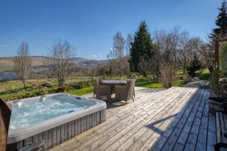 Oak Cottage and Hot Tub, Loch Tay - 3