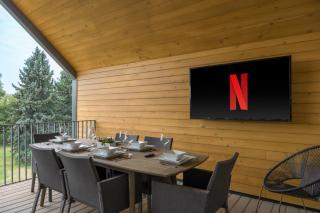 Parkside Retreat Outdoor Living and Movie Loft - 7