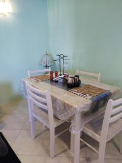 Tropical Apartment with private patio, Walk to Beaches, Shops and Cafes - 1