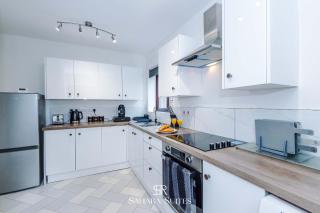 New - Luxury 5BR - Wolverhampton Stay - Parking - Monmore Green - 5