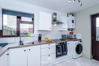 New - Luxury 5BR - Wolverhampton Stay - Parking - Monmore Green - 7