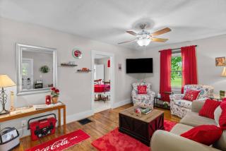 Coca Cola Cottage - Stay & Play Near Purina Farms - Pacific - 9
