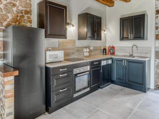 Tranquil holiday home with private pool - 6