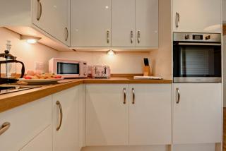 Pink Puffin Cottage - 3