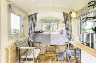 Badger Hut - - 4