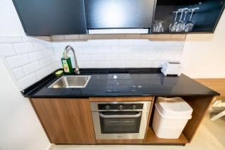 1-Bedroom Studio with Stunning Sea & Country View - 4
