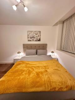 1 Bedroom Apartment- Free Parking, Broad St, City Centre - Birmingham - 6