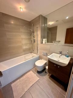 1 Bedroom Apartment- Free Parking, Broad St, City Centre - Birmingham - 2