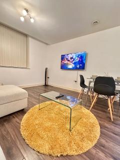 1 Bedroom Apartment- Free Parking, Broad St, City Centre - Birmingham - 1