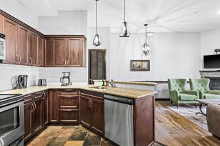 Mountain Getaway in Canmore - Sleeps 6 - Pool & Hottub - Canmore - 2