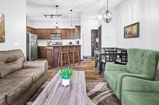 Mountain Getaway in Canmore - Sleeps 6 - Pool & Hottub - 0