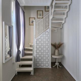 Mytilini City Center Petrino Guesthouse - 1