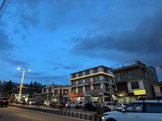 Highway Inn Guest House - 4